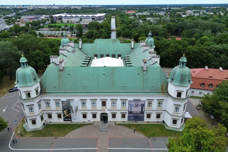 Zespół Zamku Ujazdowskiego z lotu ptaka - siedziba Centrum Sztuki Współczesnej w Warszawie
