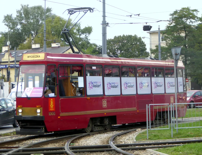 Turystyczny tramwaj Tramwajów Warszawskich w służbie muzealnej