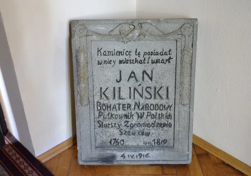 Tablica pamiątkowa poświęcona Janowi Kilińskiemu w kamienicy przy Wąskim Dunaju
