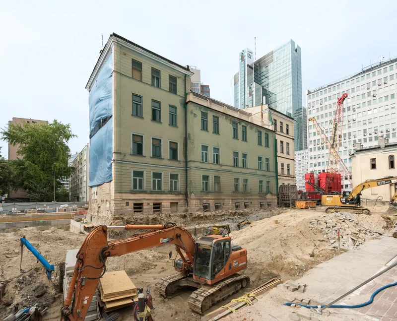 Plac budowy Muzeum Getta Warszawskiego z wykopaliskami archeologicznymi