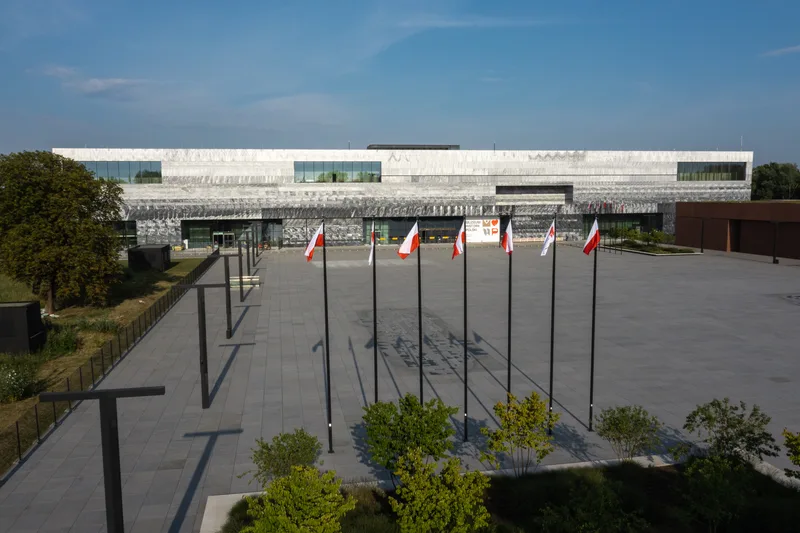 Wejscie glowne do Muzeum Historii Polski - zachodnia elewacja budynku na Cytadeli Warszawskiej