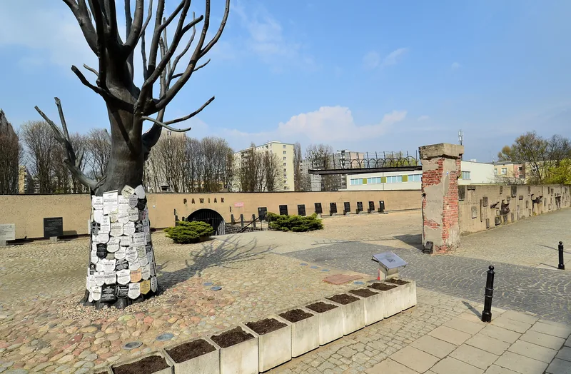 Teren muzeum Pawiaka od strony ulicy Dzielnej