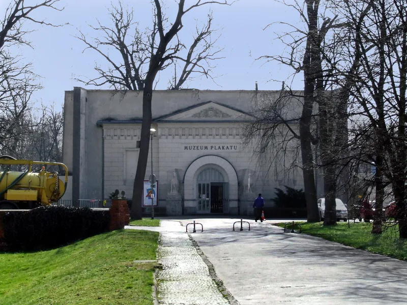 Wejście do Muzeum Plakatu w Wilanowie