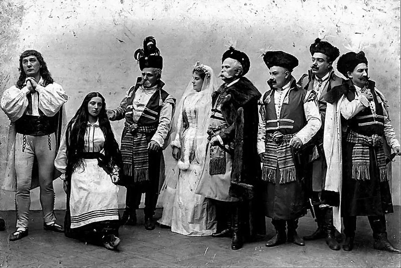 Archiwalna fotografia sceny z jubileuszowego 500. przedstawienia opery Halka z Solomiją Kruszelnicką w roli głównej, ze zbiorów Muzeum Teatralnego
