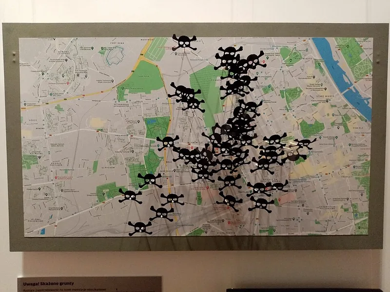 Mapa Warszawy z oznaczeniami w Gabinecie Wolskim w Muzeum Woli