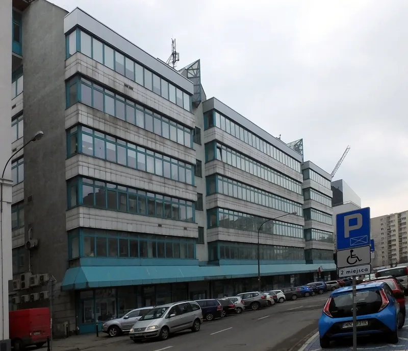 Budynek instytutów Polskiej Akademii Nauk przy ulicy Twardej w Warszawie, widok z innego kąta