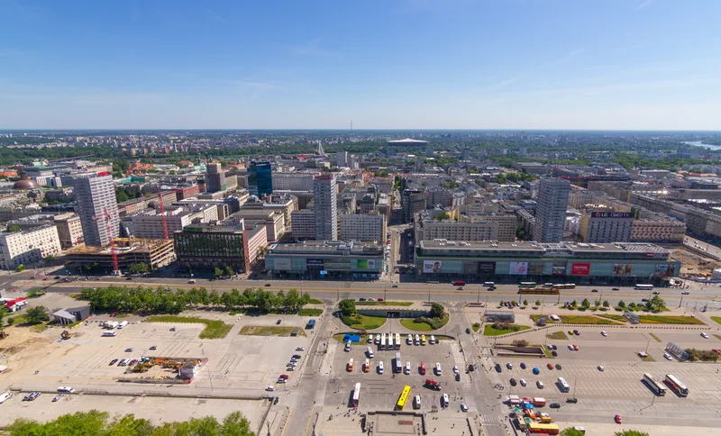 Panorama centrum Warszawy widziana z tarasu widokowego Pałacu Kultury i Nauki w ciągu dnia