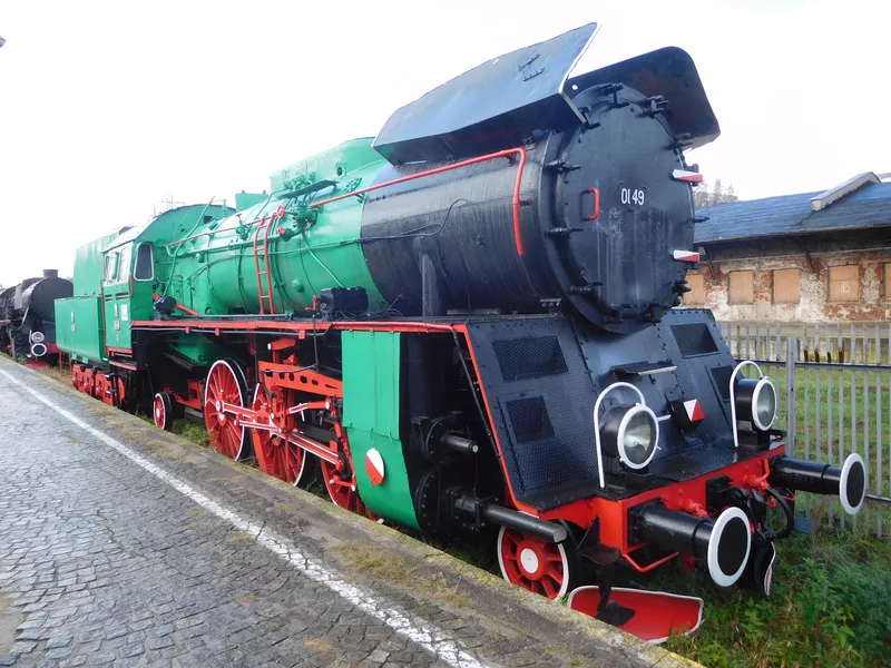 Parowóz Ol49 na terenie skansenu kolejowego Stacji Muzeum