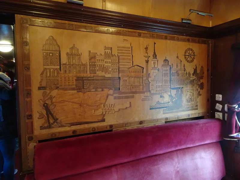 Wnętrze wagonu salonowego w Stacji Muzeum